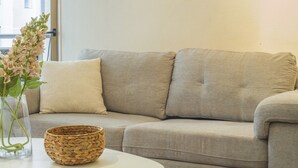 Apartment, 1 Double Bed with Sofa bed, Non Smoking | Living room | Flat-screen TV - Alojarent Huérfanos (Santiago)