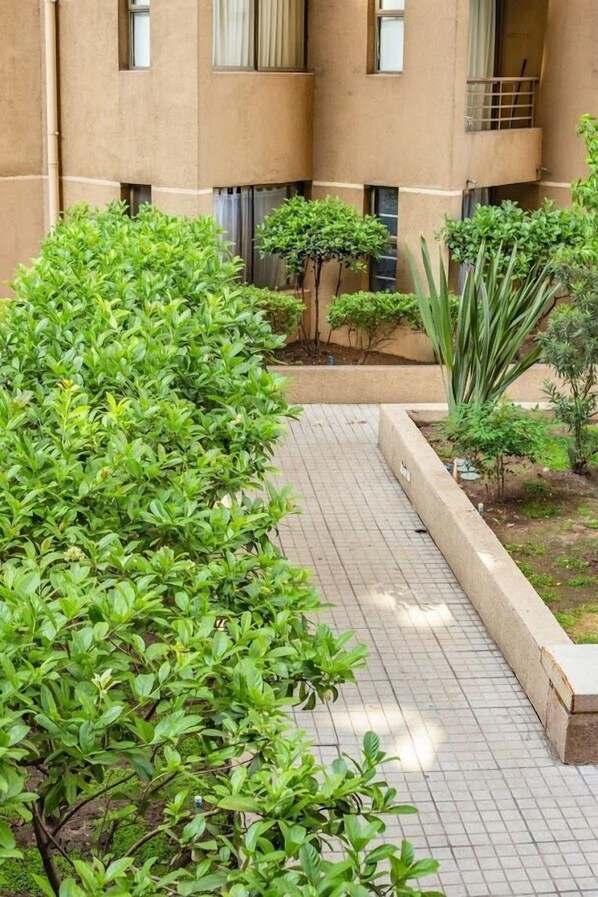 Exterior - Alojarent Huérfanos (Santiago)