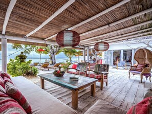 Phòng Deluxe, 1 giường cỡ king, quang cảnh bãi biển | Phòng khách