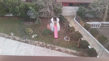 Children’s play area – outdoor