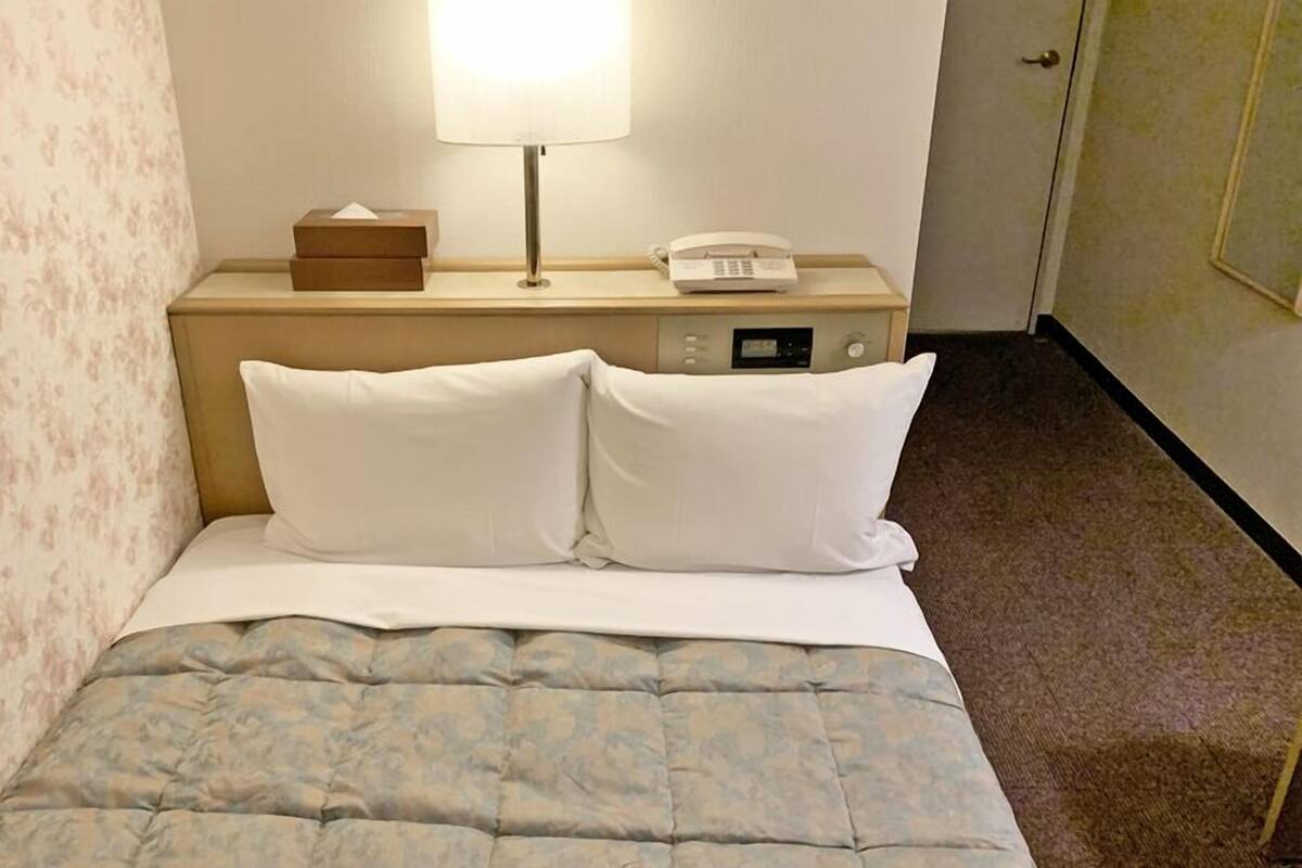 Desk, WiFi (free), bed sheets