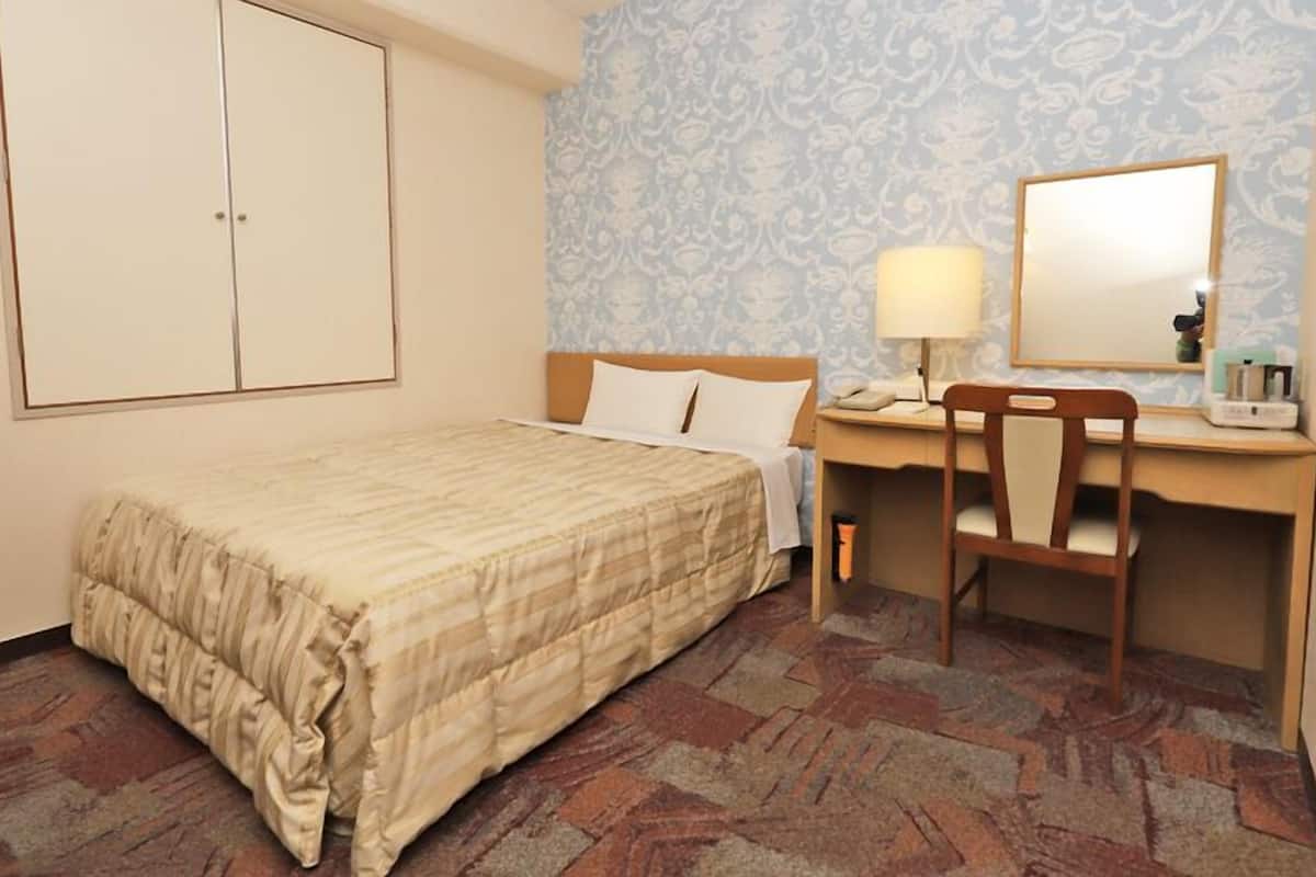 Desk, WiFi (free), bed sheets