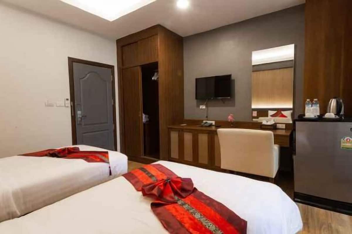 Blackout drapes, free WiFi, bed sheets