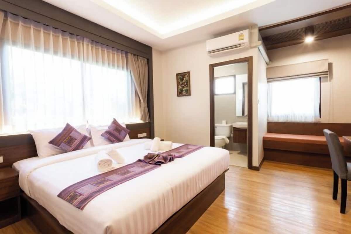 Cortinas blackout, wifi gratis y ropa de cama