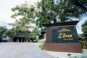 Front of property - Lima Lanna Hotel (Chiang Mai)
