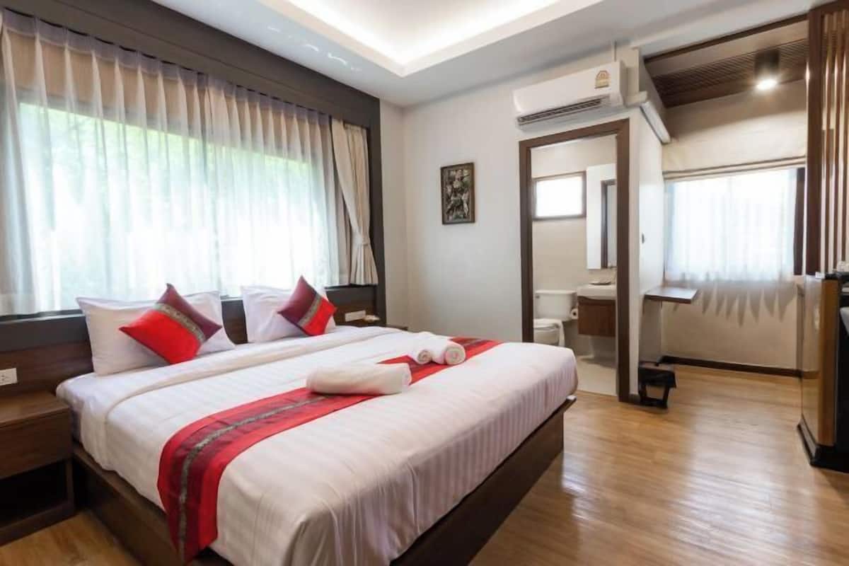 Cortinas blackout, wifi gratis y ropa de cama