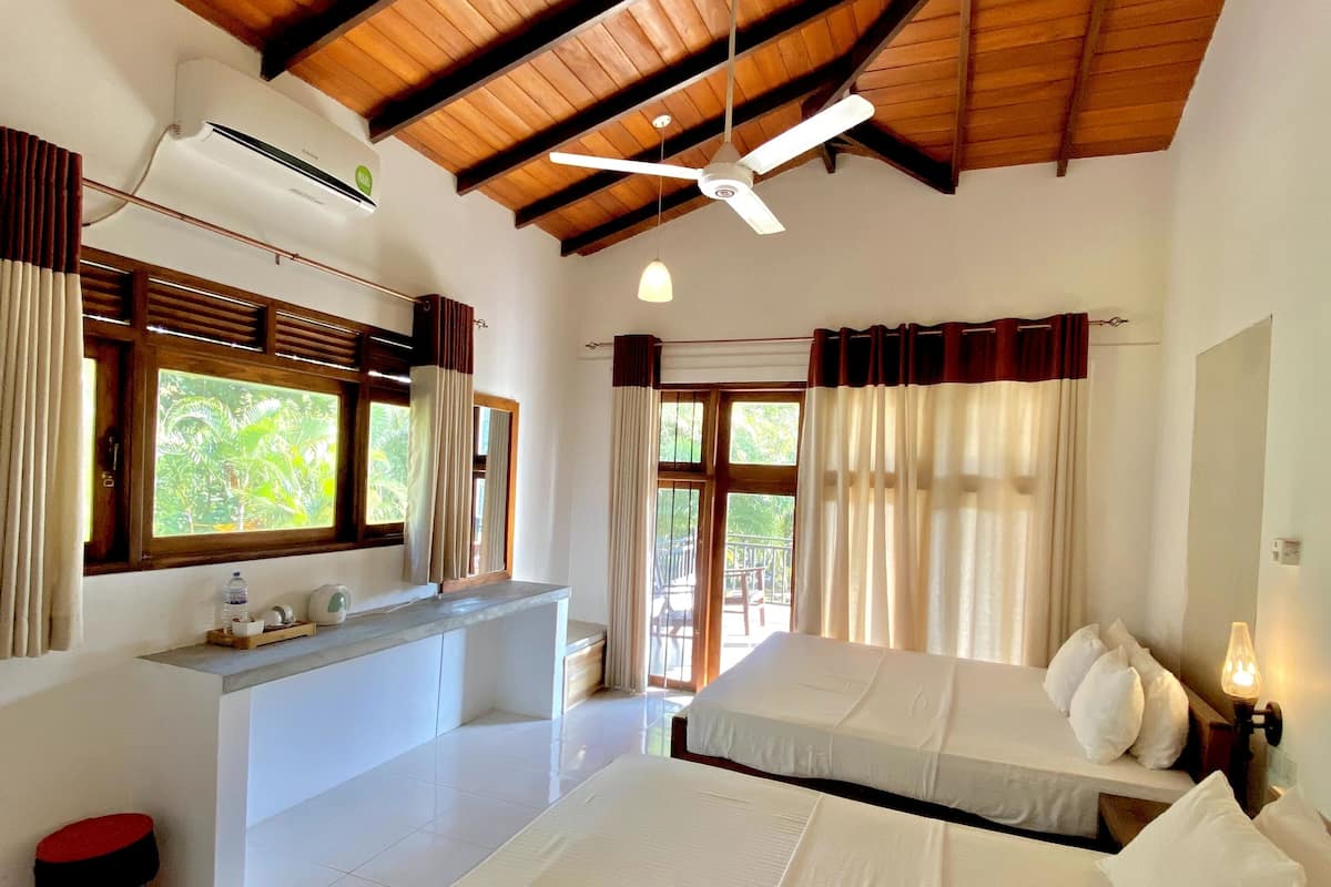 Habitación familiar, varias camas, para no fumadores, vista al jardín | Sábanas de algodón egipcio y ropa de cama de alta calidad
