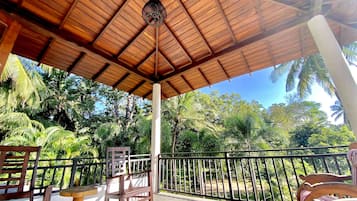 Familienzimmer, Mehrere Betten, Nichtraucher, Gartenblick | Terrasse/Patio