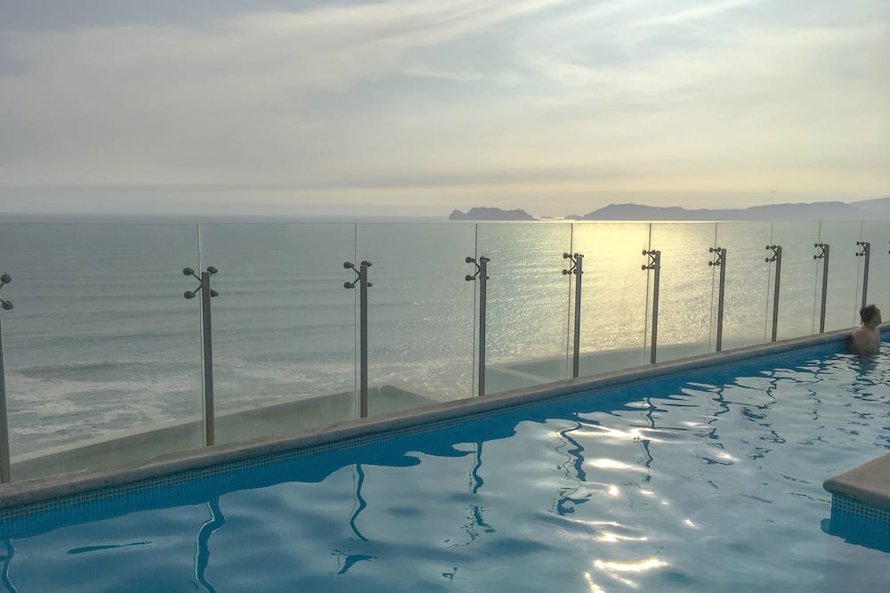 Ocean View Apartment with Pool (1206)