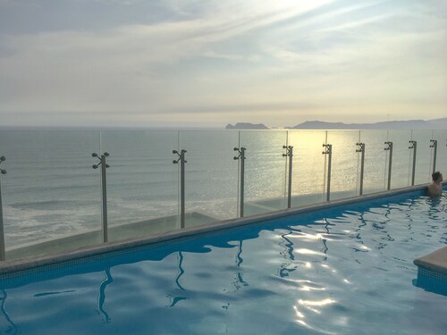 Ocean View Apartment with Pool (1206)