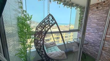 Departamento exclusivo, 3 habitaciones, vista al océano | 3 habitaciones, escritorio y espacio para trabajar con laptop