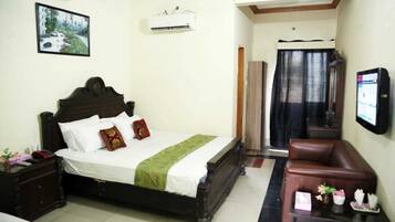 Economy Double or Twin Room, 2 Twin Beds, Non Smoking | Living room