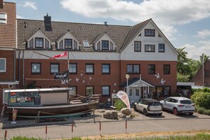 Front of property - Hotel Strandräuber (Schönberg)