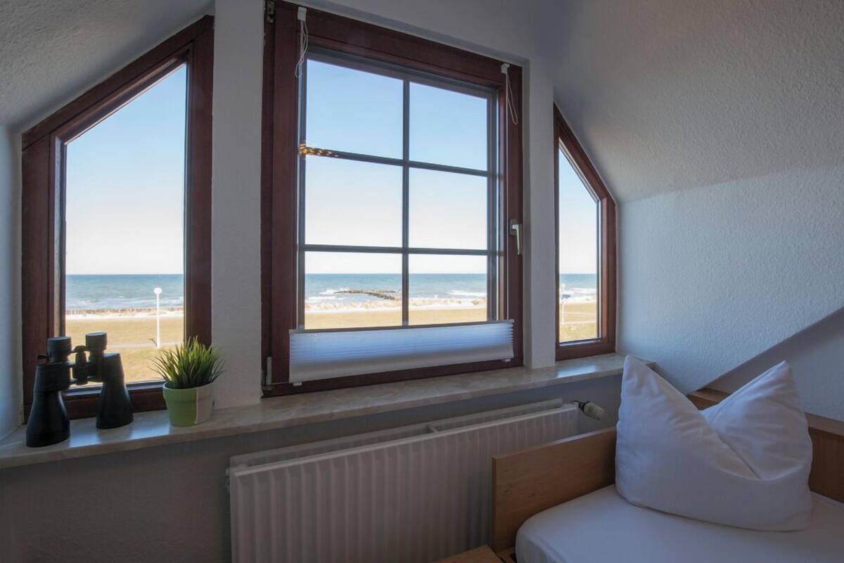 Klassieke eenpersoonskamer, niet-roken, uitzicht op het strand | Een kluis op de kamer, gratis wifi, beddengoed