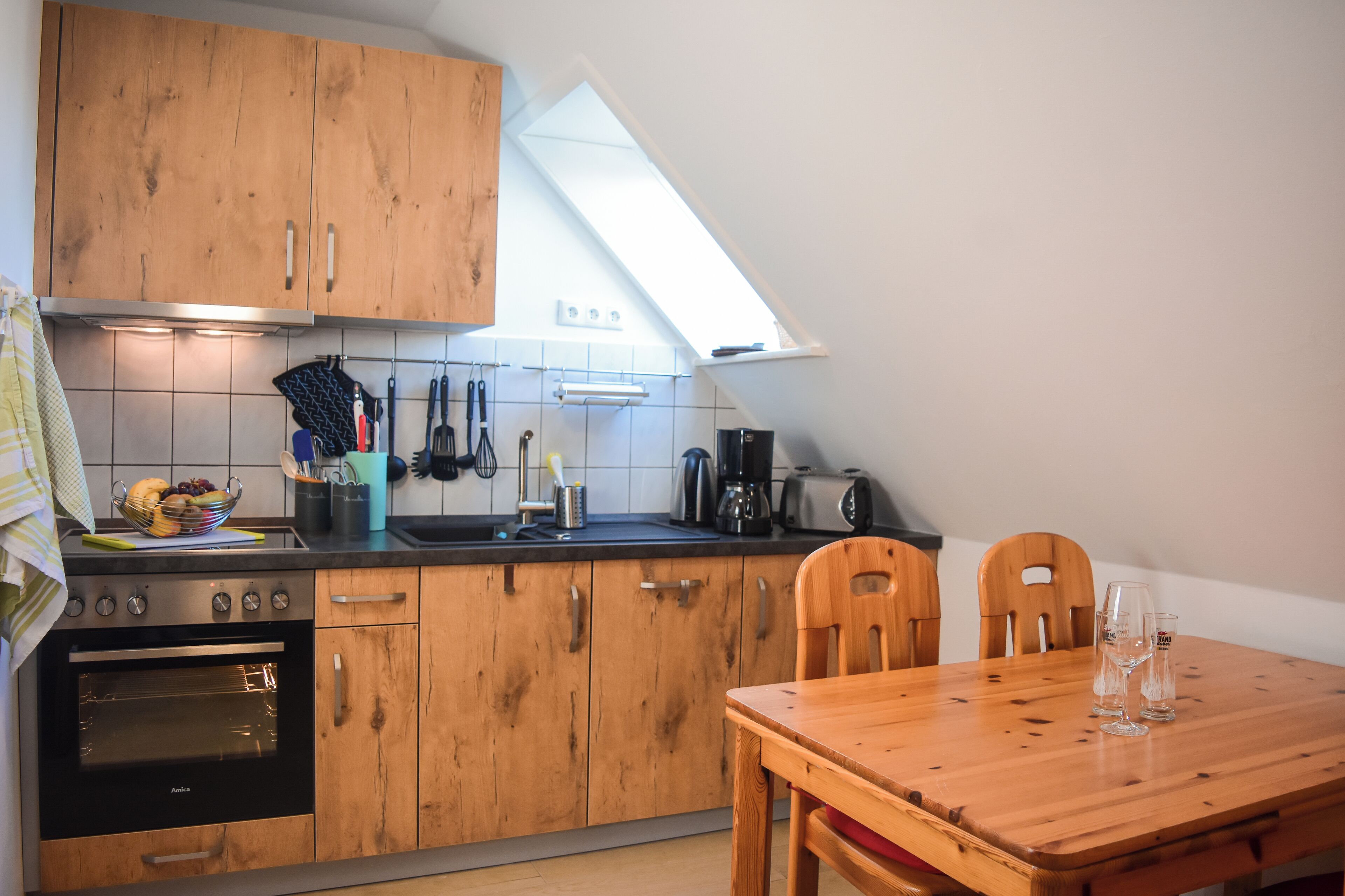 Familie appartement, 1 slaapkamer, balkon, uitzicht op tuin | Een kluis op de kamer, gratis wifi, beddengoed