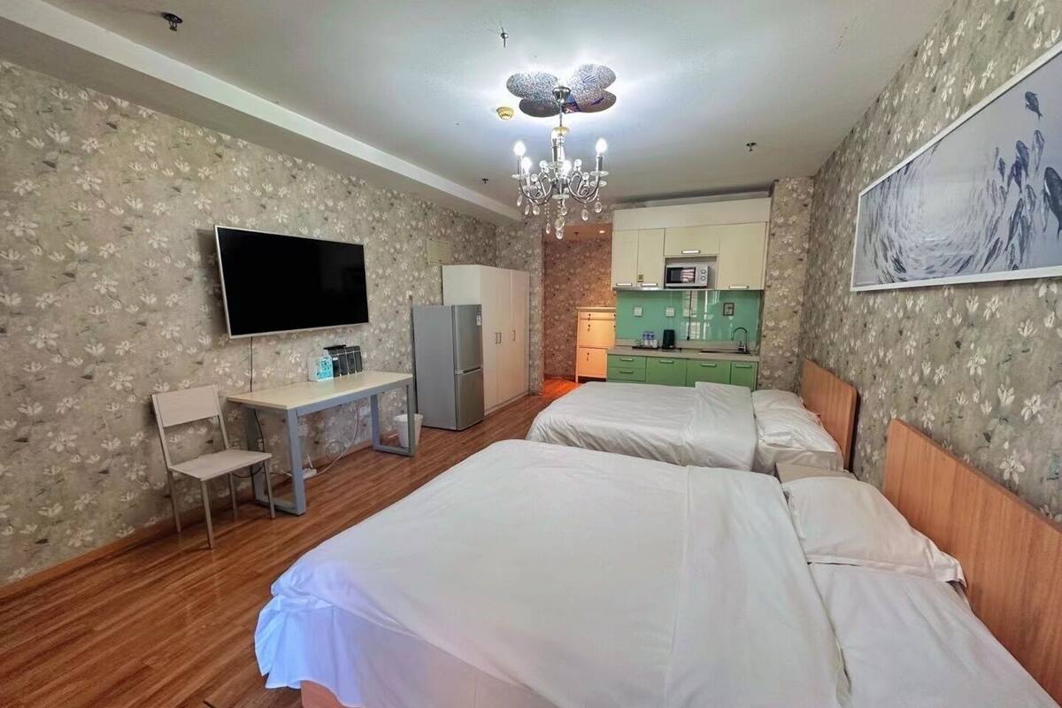 Comfort-Vierbettzimmer, 2 Queen-Betten | Schreibtisch, Verdunkelungsvorhänge, schallisolierte Zimmer