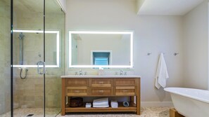 Hair dryer, towels - **LAYOVER in PARADISE @ CASA MARINA** New Home / Pool + LAST KEY SERVICES… (Key West)