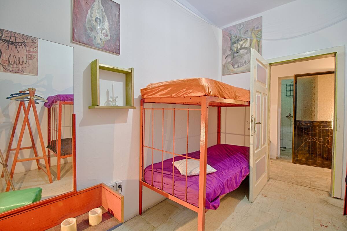 Free cots/infant beds, free WiFi, bed sheets