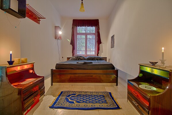 Free cots/infant beds, free WiFi, bed sheets