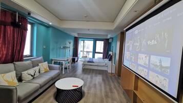 Exclusive-Doppelzimmer, 1 Queen-Bett | Wohnbereich | Fernseher