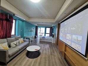 Exclusive-Doppelzimmer, 1 Queen-Bett | Wohnbereich | Fernseher