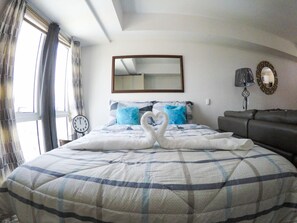 Frette Italian sheets, premium bedding, free WiFi, bed sheets