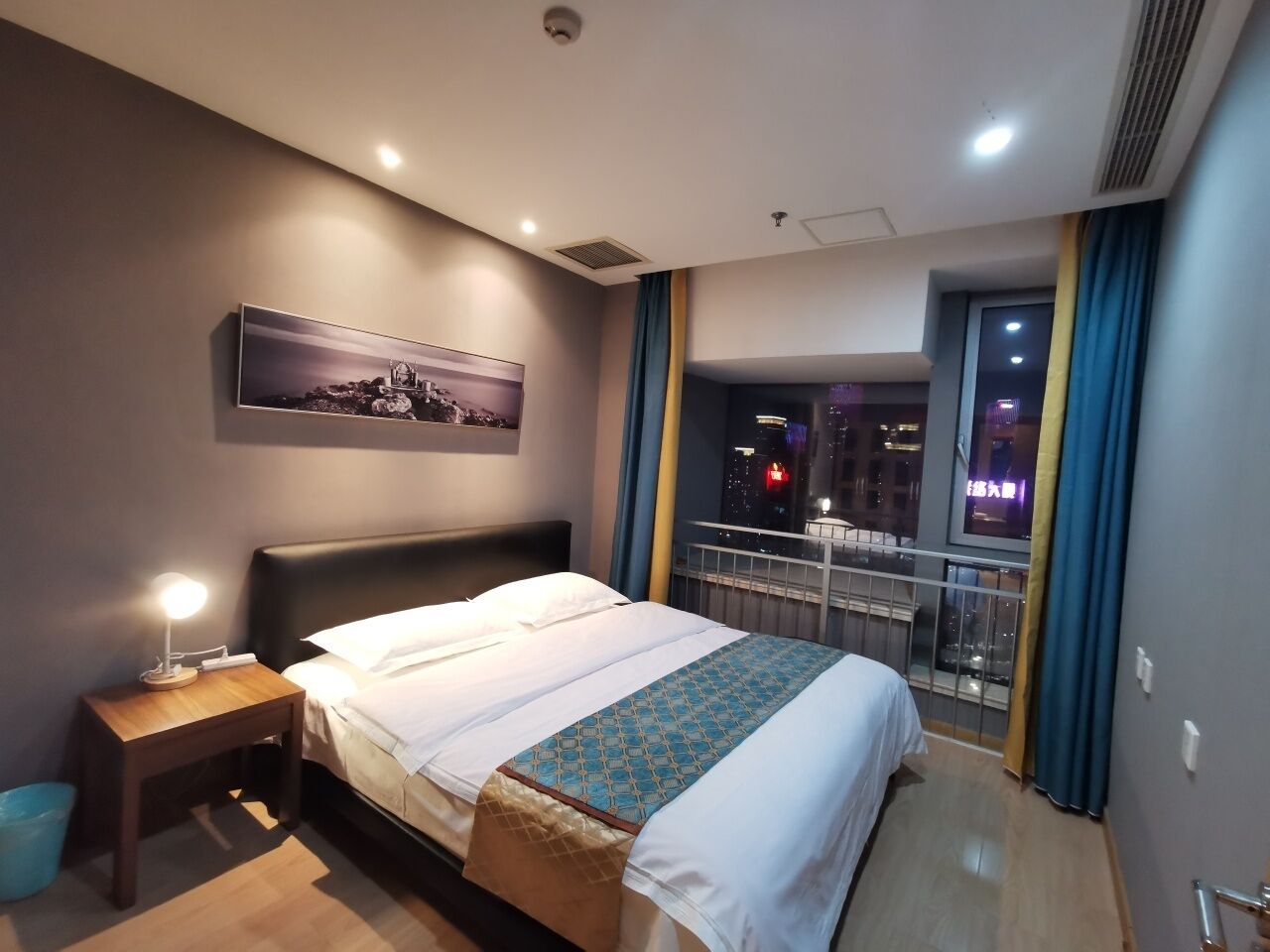 Elite-Suite, 1 Doppelbett | Schreibtisch, Verdunkelungsvorhänge, kostenloses WLAN