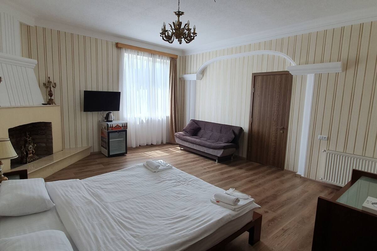 Luxury Suite | 1 bedroom, minibar, in-room safe, desk