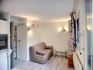 TV - Studio cabin 4 pers south, Les Menuires, wifi (Les Menuires)