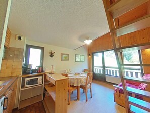 Interior - Studio with cabin and mezzanine, parking, near slopes (Le Grand-Bornand)