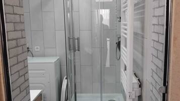 Een douche, een haardroger