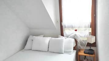 2 bedrooms, iron/ironing board, Internet