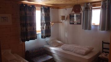 4 slaapkamers, een strijkplank/strijkijzer, wifi