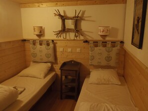 4 chambres, fer et planche à repasser, Wi-Fi