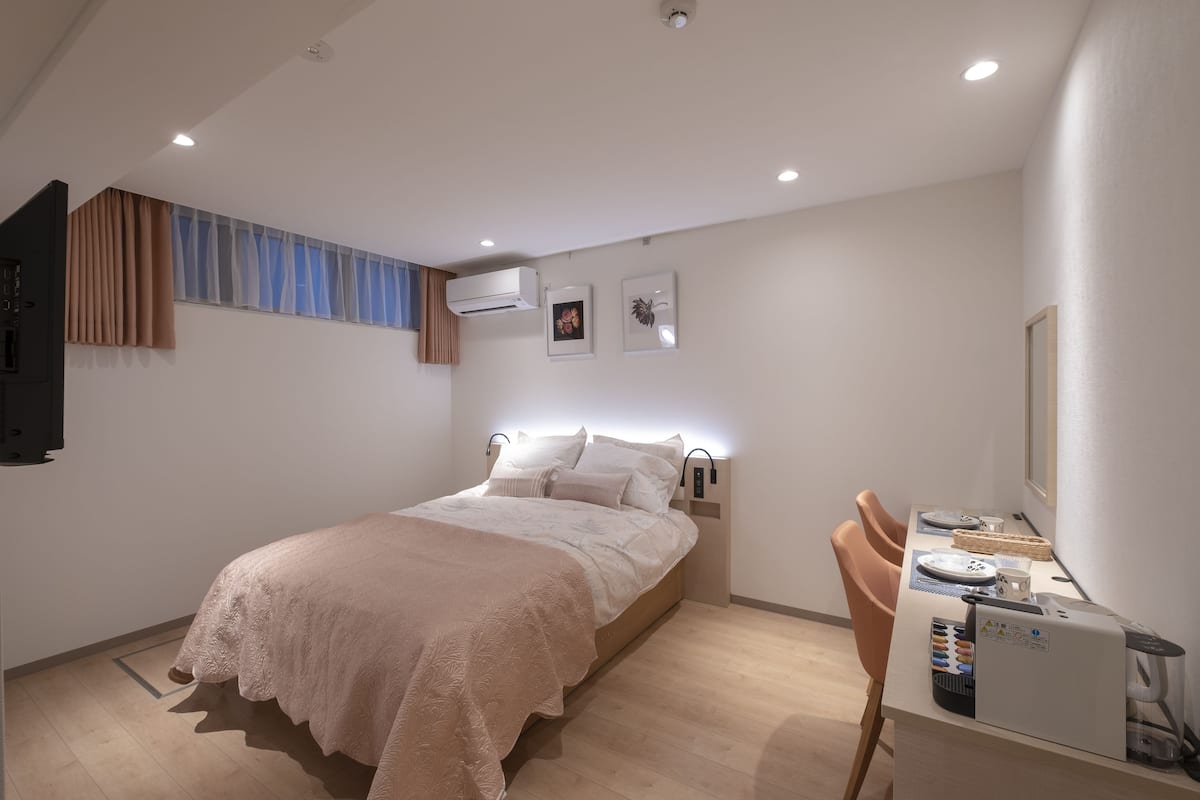 Economy Room, 1 Double Bed, Non Smoking (E, semi-basement) | 1 bedroom, premium bedding, down comforters, desk