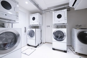 Laundry room - STUDIO INN NISHISHINJUKU (Tokyo)