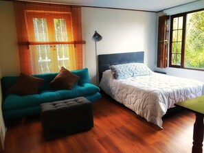 Edredones de plumas, espacio para trabajar con un portátil, wifi gratis