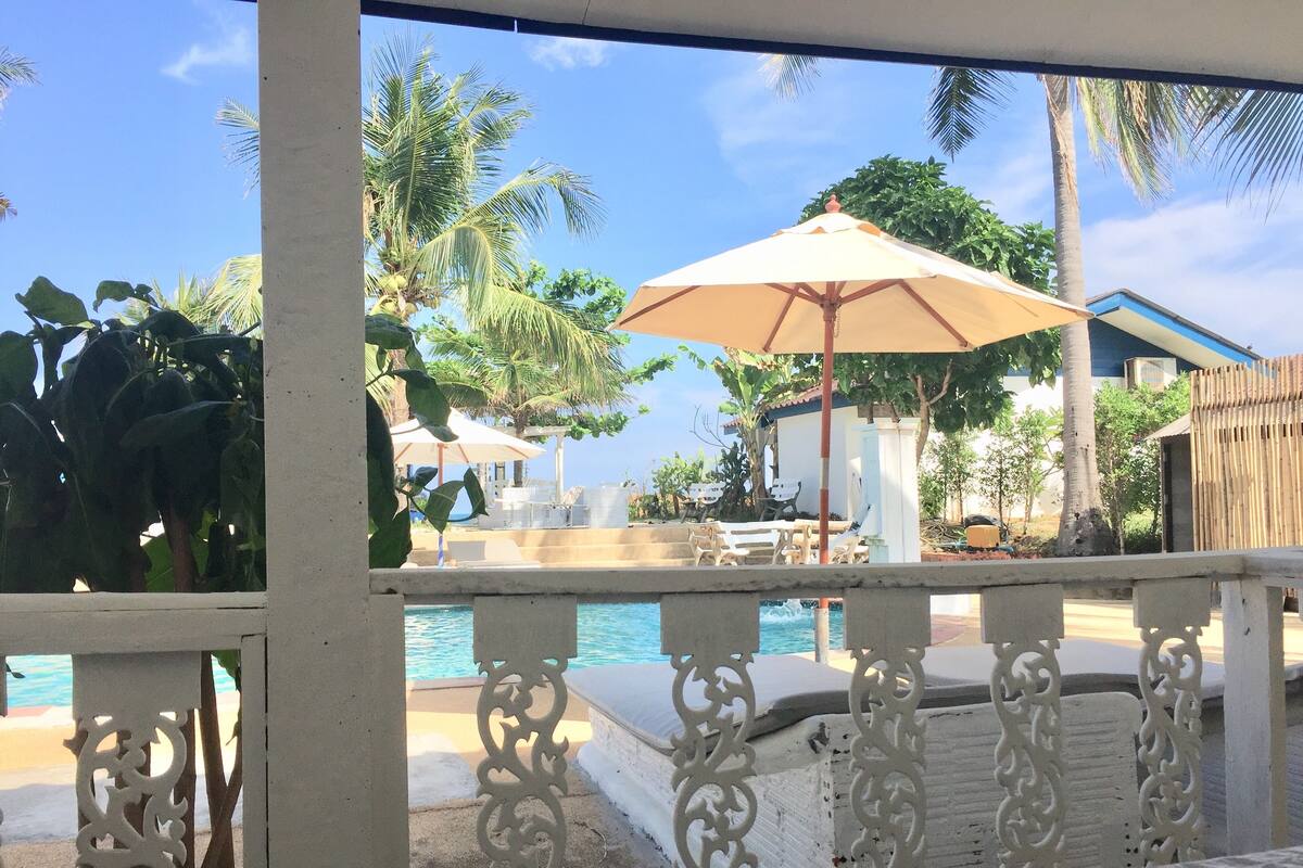 Pool Villa | Verdunkelungsvorhänge, kostenloses WLAN, individuell dekoriert