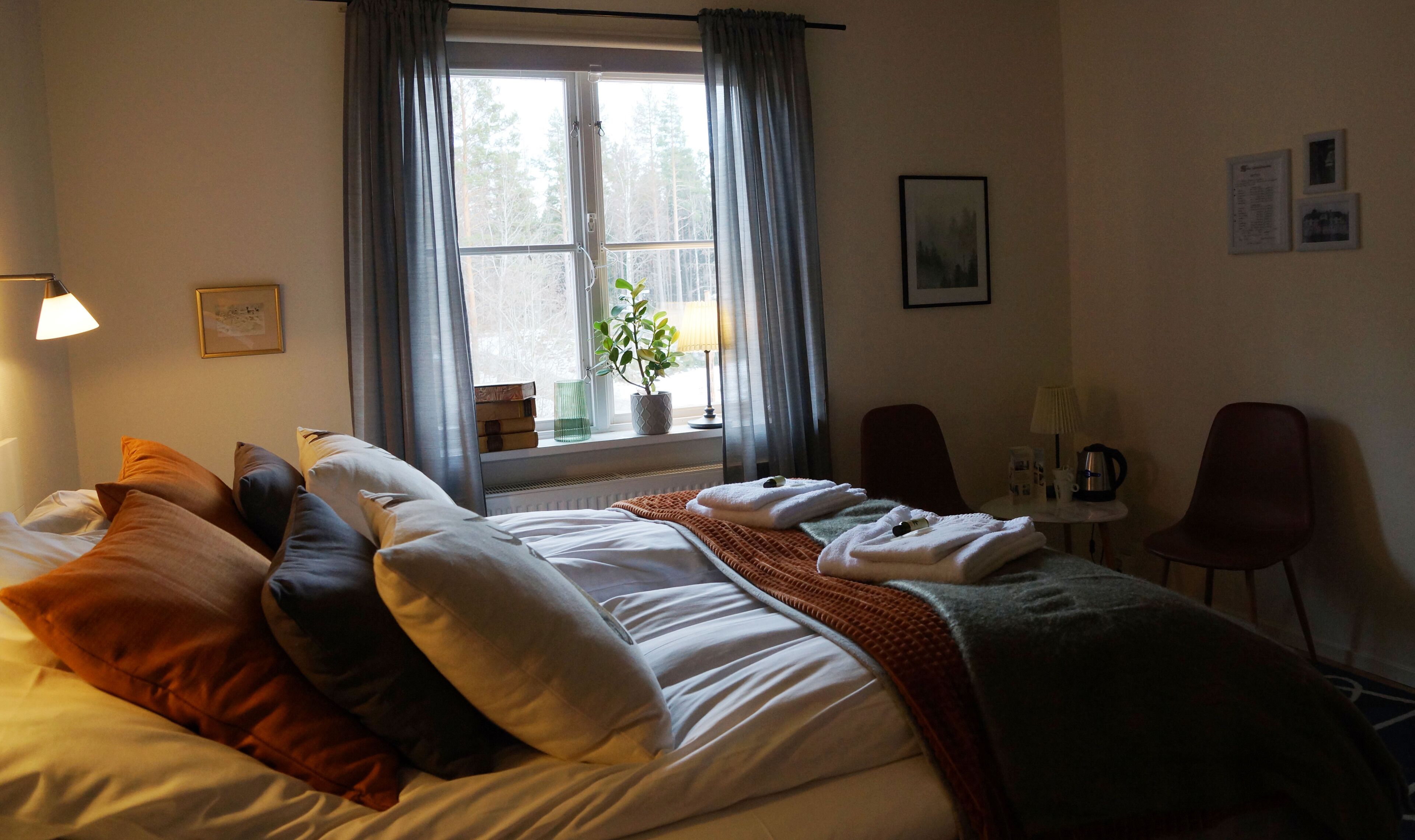 Comfort Double Room, 1 Queen Bed, Non Smoking | Premium bedding, blackout curtains, iron/ironing board, free WiFi