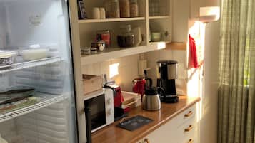 Fridge, microwave