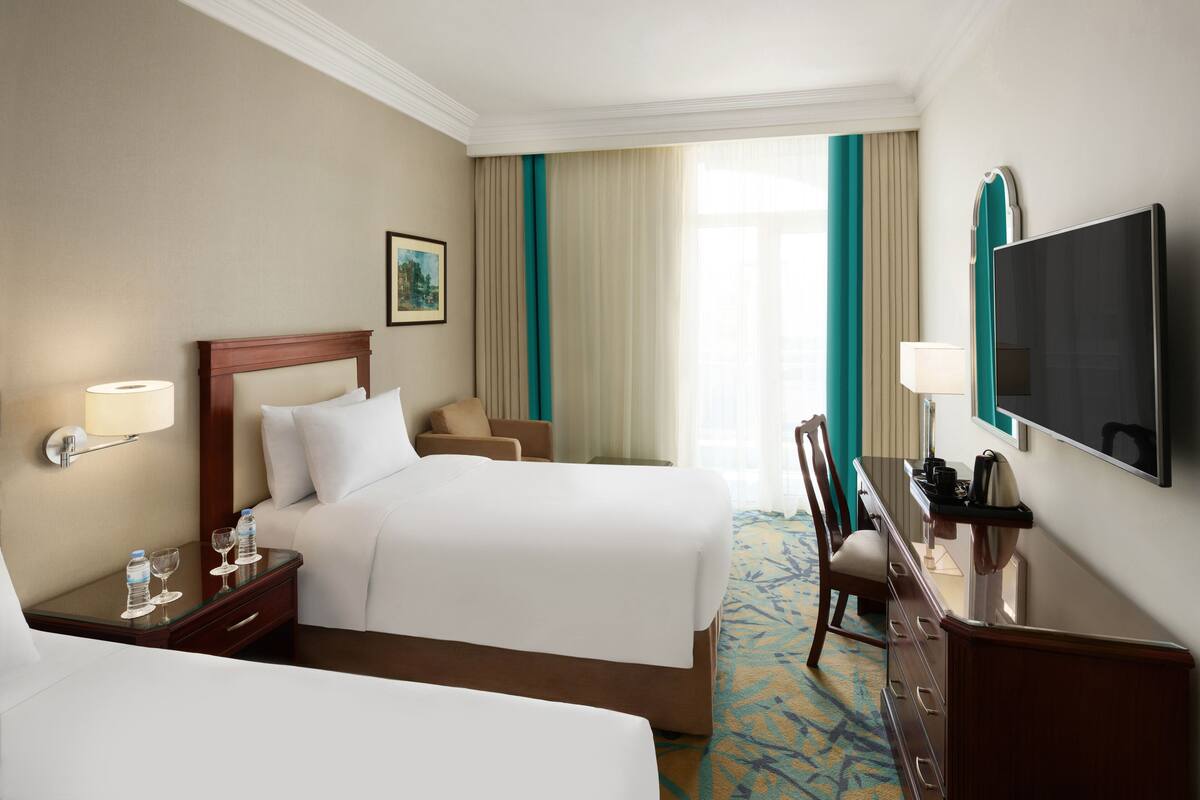 Zimmersafe, schallisolierte Zimmer, Bügeleisen/Bügelbrett, Zustellbetten