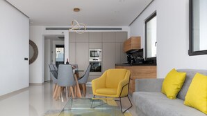 Deluxe Apartment, 2 Bedrooms | Living room - Luxury 2BR Balcony near beach Parking (Tel Aviv)