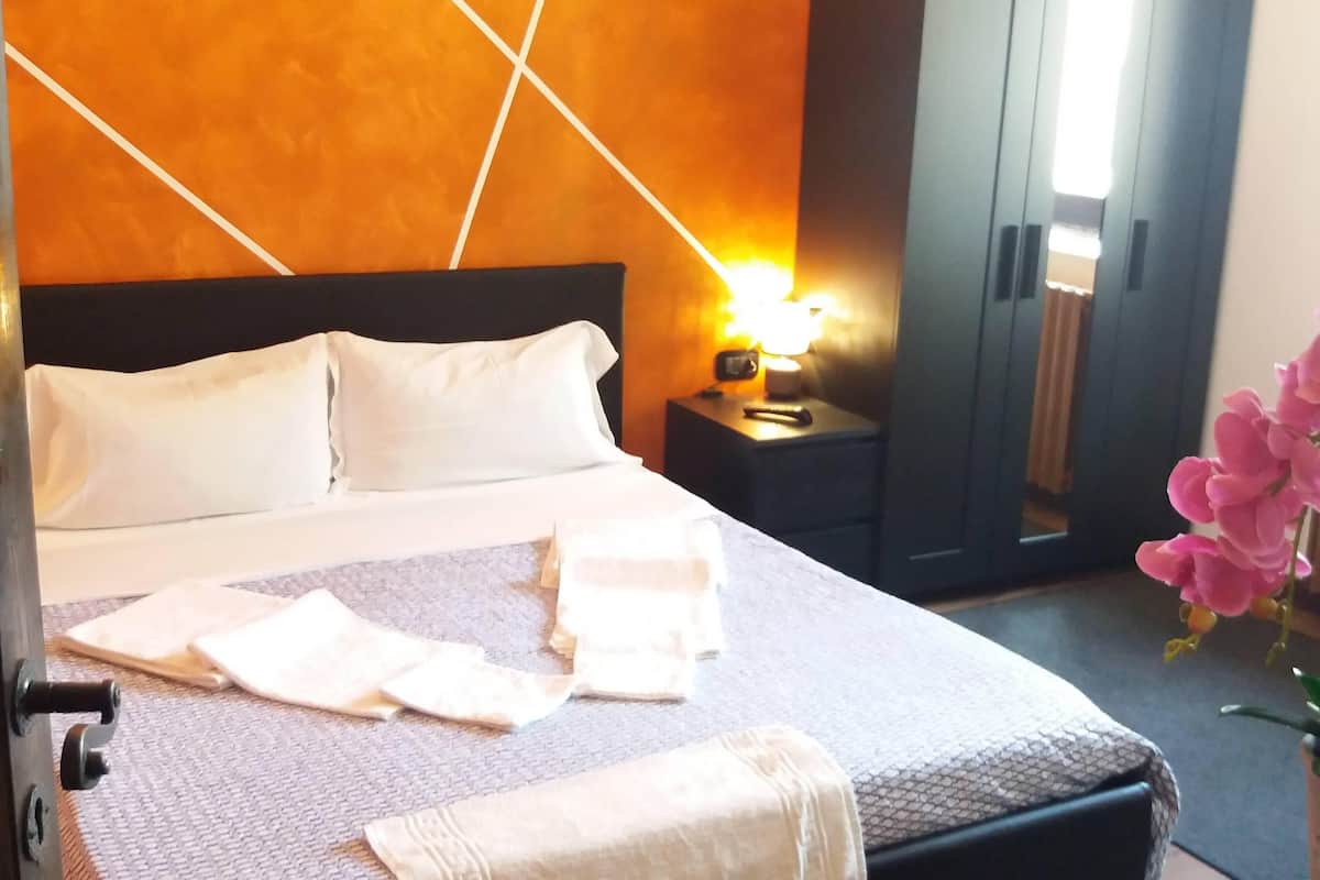 Executive driepersoonskamer, meerdere bedden, niet-roken, koelkast | Luxe beddengoed, donzen dekbedden, bedden met traagschuimmatras