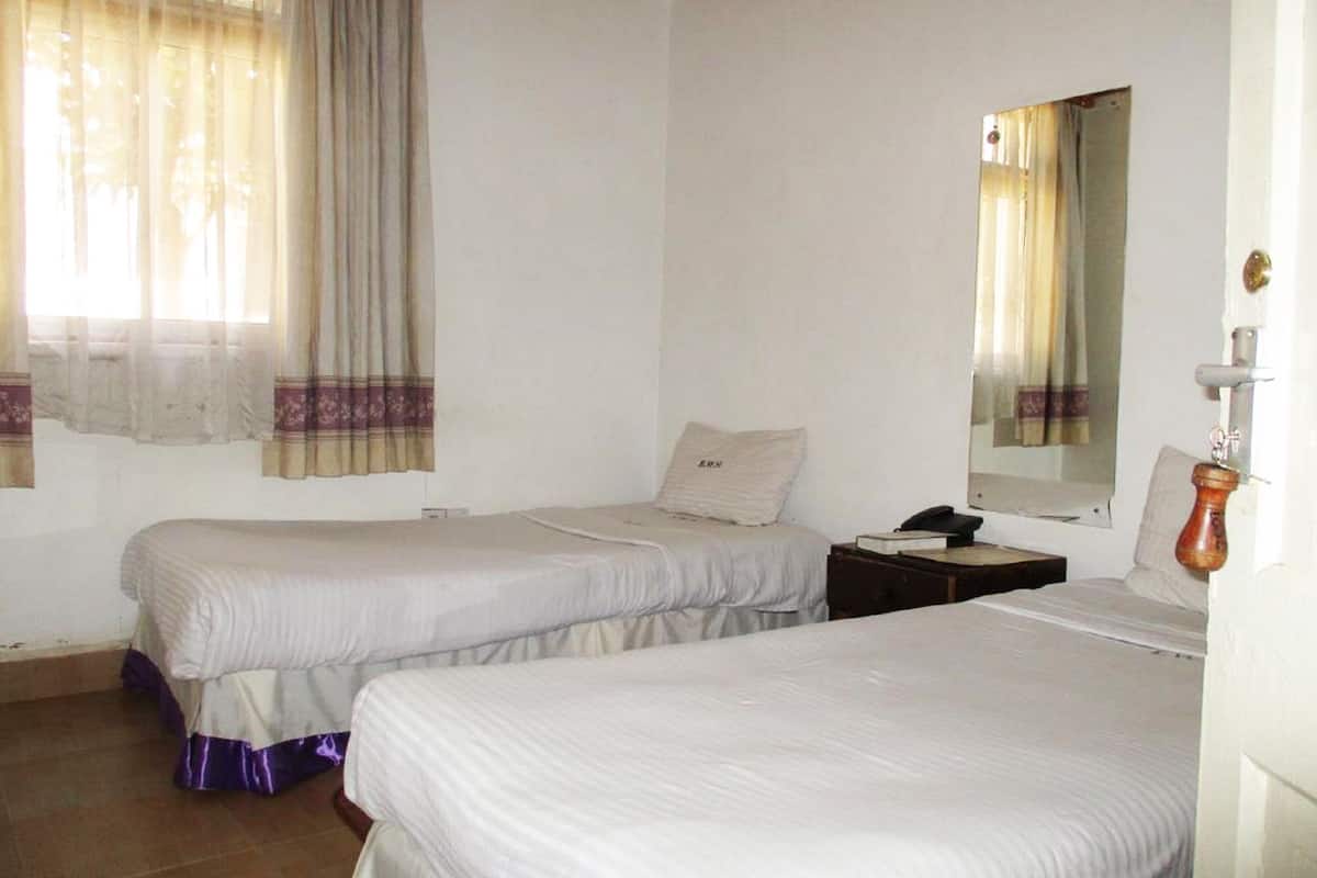 1 bedroom, Egyptian cotton sheets, premium bedding, memory-foam beds