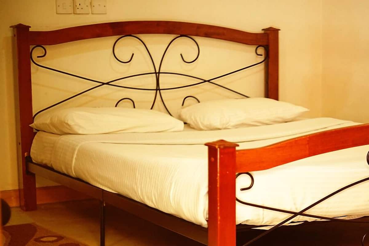 1 bedroom, Egyptian cotton sheets, premium bedding, memory-foam beds