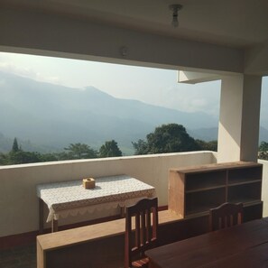 Restaurant - Good Hotel and Resort - Hostel (Bandipur)