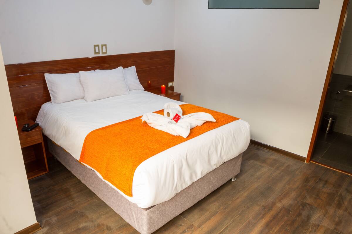 Iron/ironing board, free WiFi, bed sheets