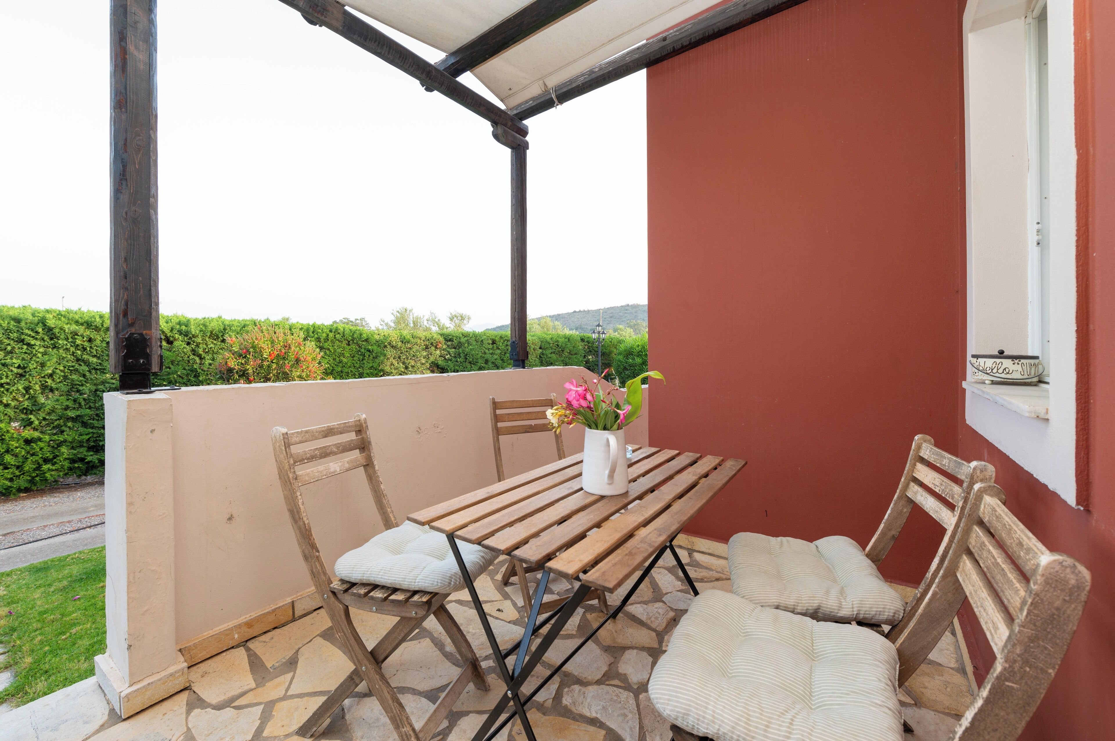 Eenvoudige villa, uitzicht op bergen | Terras