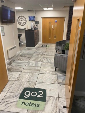 Lobby - the orchard hotel (Quedgeley)