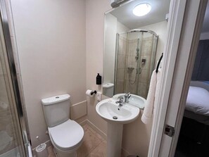 Bathroom - the orchard hotel (Quedgeley)